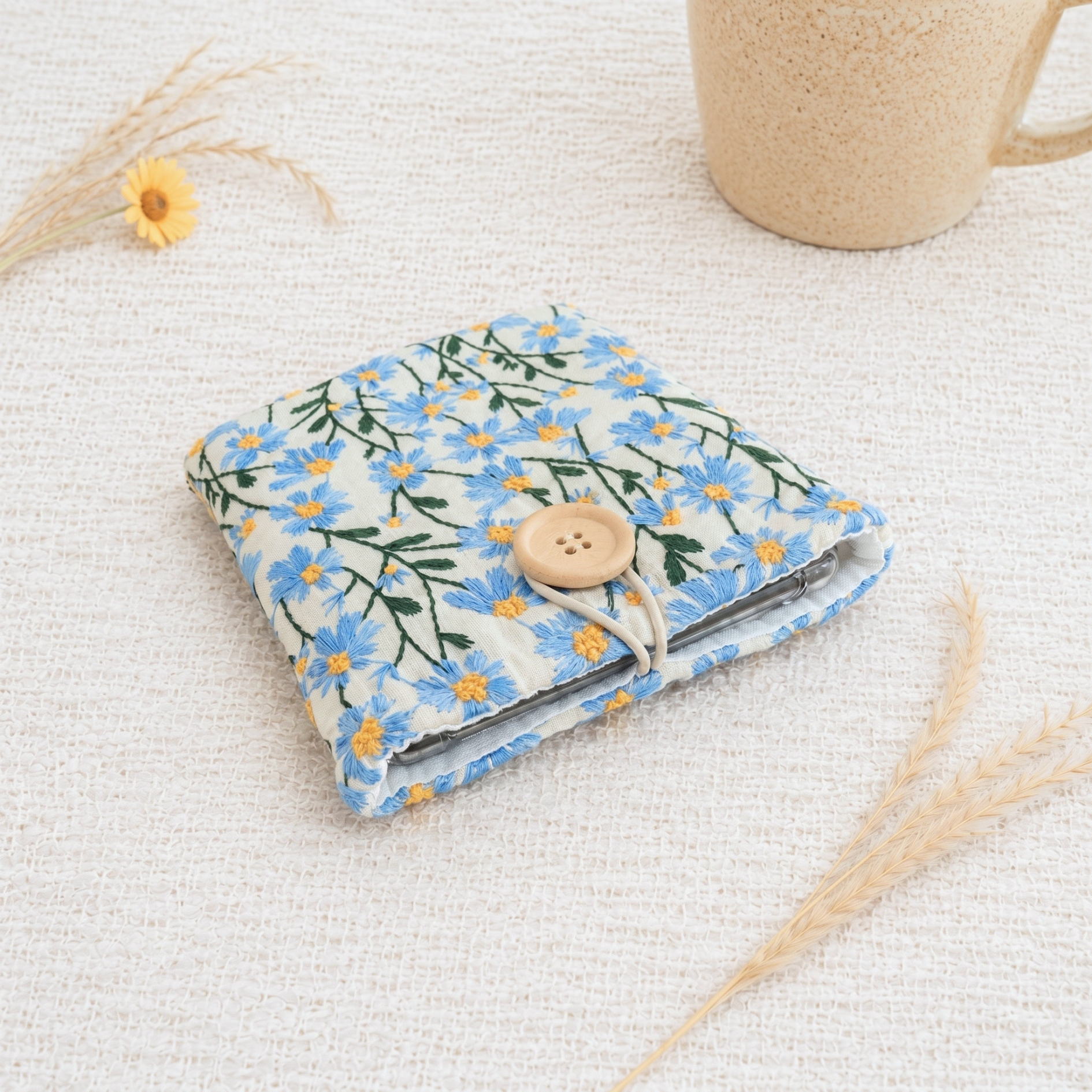 Embroidered Kindle Sleeve, Padded E-Reader Cover – Blue Daisy