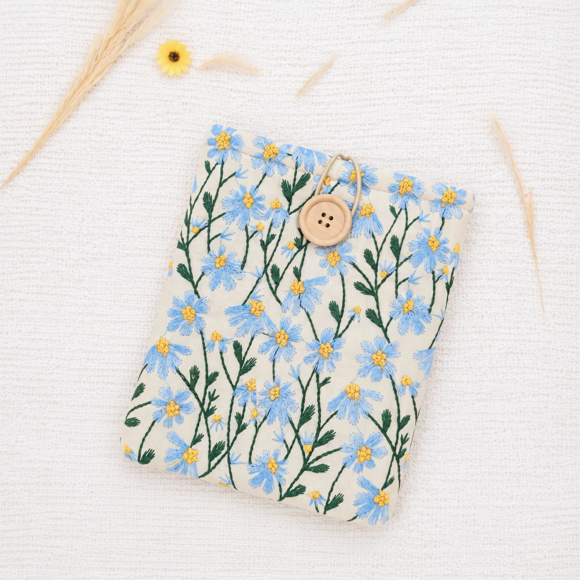 Embroidered Kindle Sleeve, Padded E-Reader Cover – Blue Daisy
