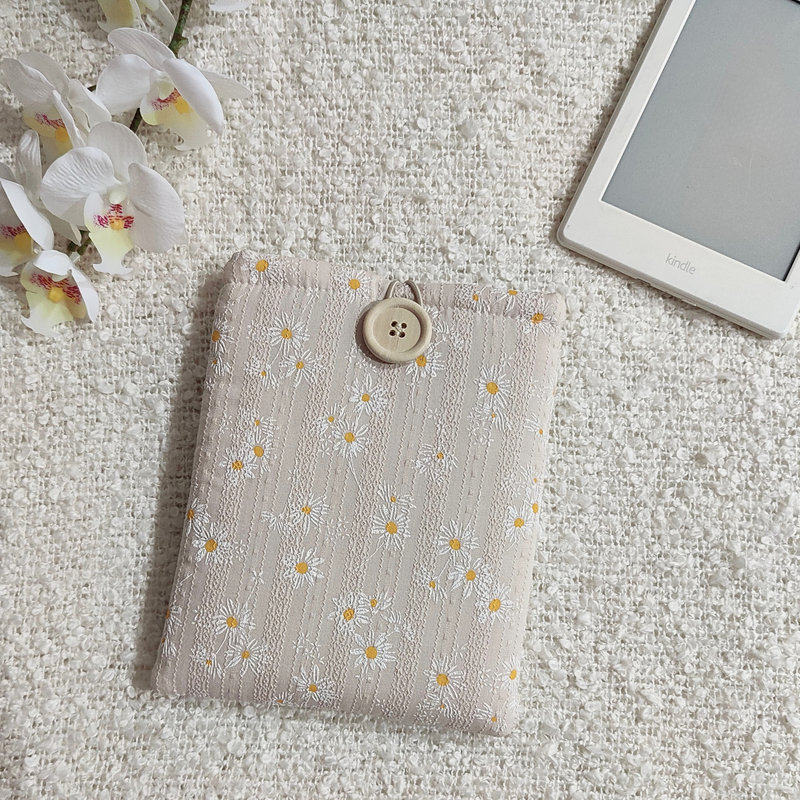 Daisy Blossom Floral Kindle Sleeve - Beige