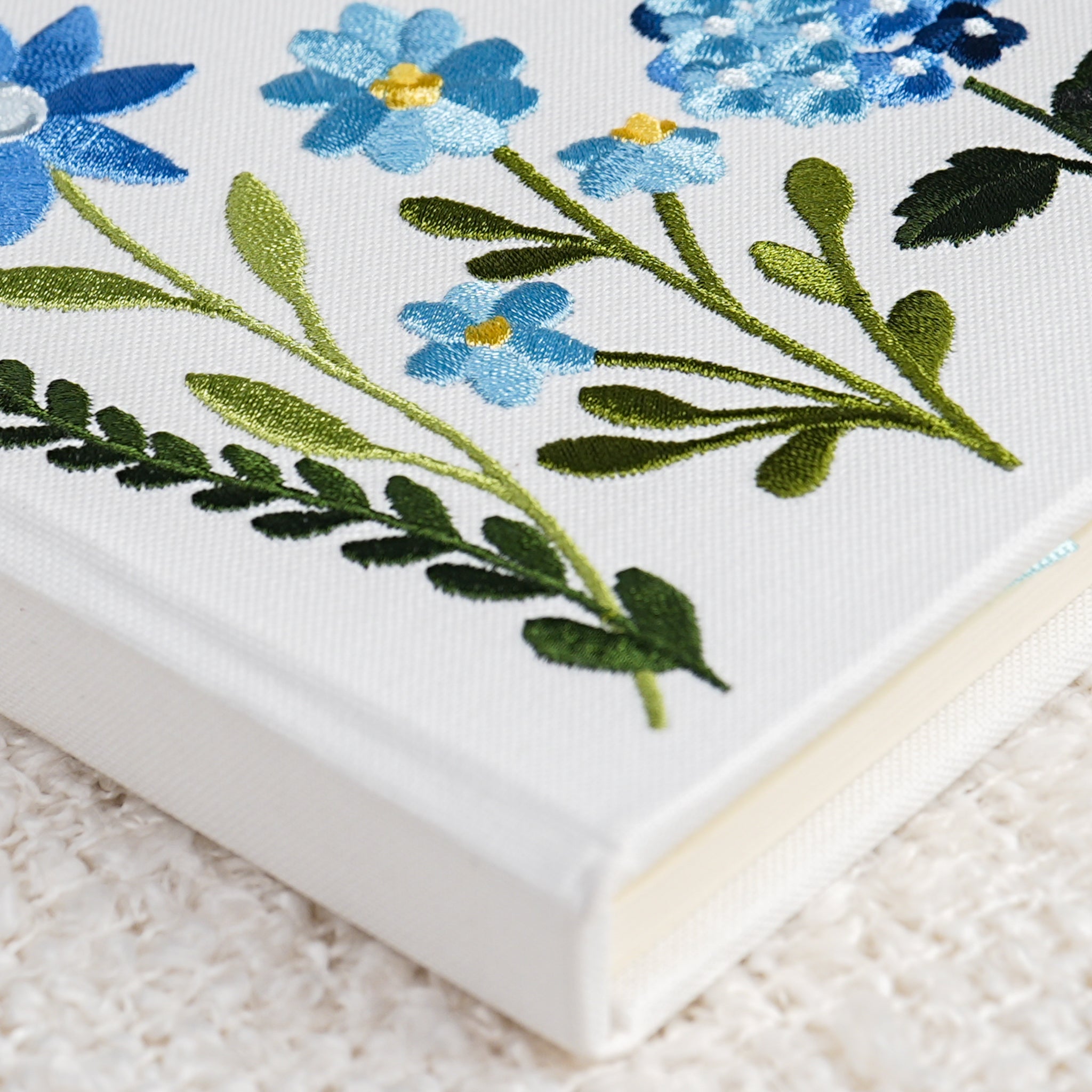 Embroidered Floral Guestbook – Blue Floral