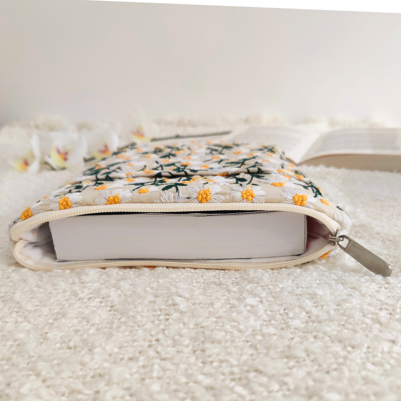 Daisy Charm Embroidered Book Sleeve with Zipper - White